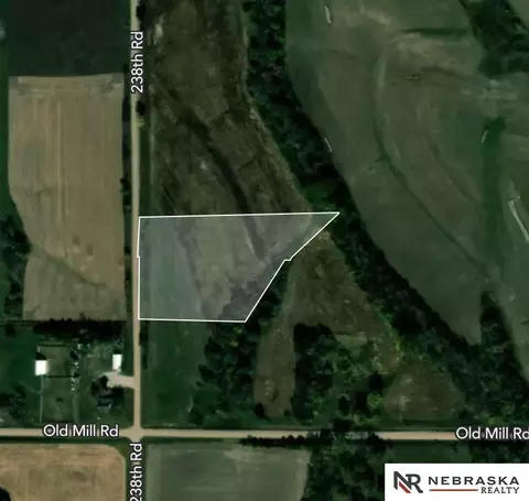 1810 238 Rd, Seward, NE 68434