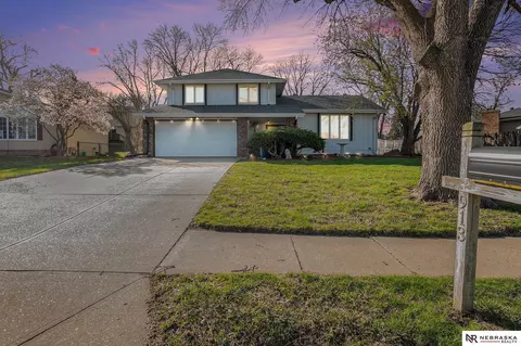 913 Buckboard Blvd, Papillion, NE 68046