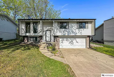 6143 NW 10th St, Lincoln, NE 68521