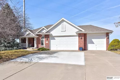 9504 S 179th St, Omaha, NE 68136