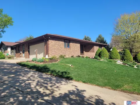 5501 S 68th St, Lincoln, NE 68516