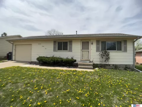 1723 N 13th St, Beatrice, NE 68310