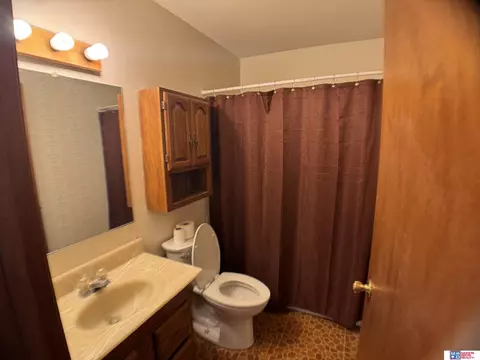 Bath - 1723 N 13th St, Beatrice, NE 68310 photo 1 of 2