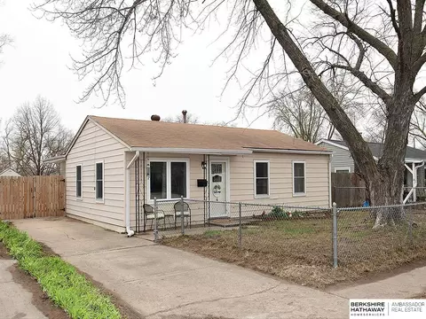 3808 N 13 St, Carter Lake, IA 51510