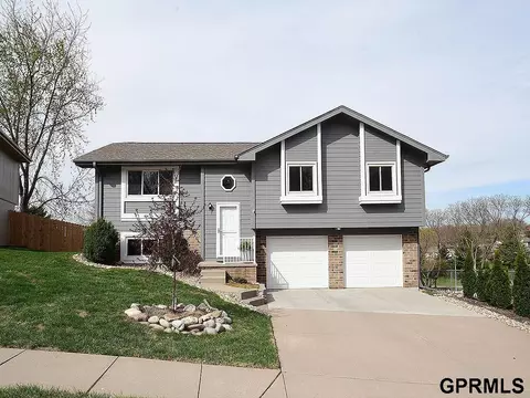 5536 N 113th St, Omaha, NE 68164