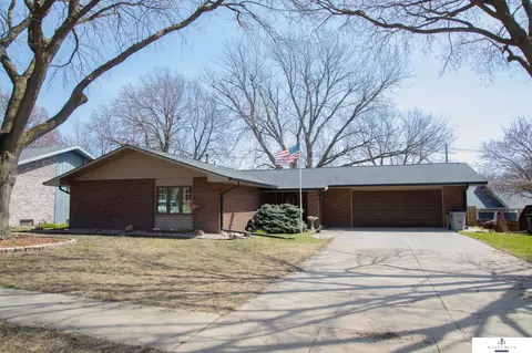 1118 N 1st St, Seward, NE 68434