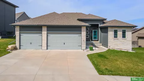 960 Elm Cir, Springfield, NE 68059 photo 4