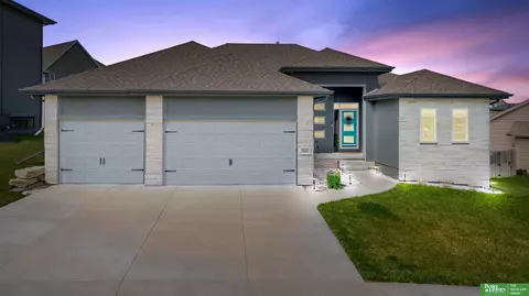 960 Elm Cir, Springfield, NE 68059 photo 2