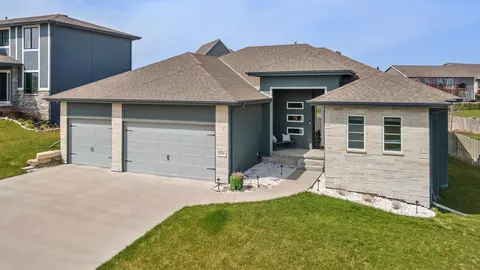 960 Elm Cir, Springfield, NE 68059