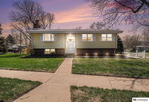 9375 Laurel Ave, Omaha, NE 68134