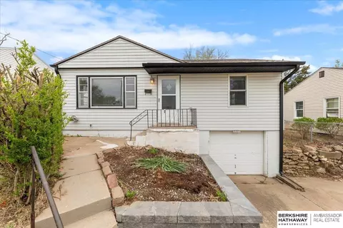 6921 Pinkney St, Omaha, NE 68104