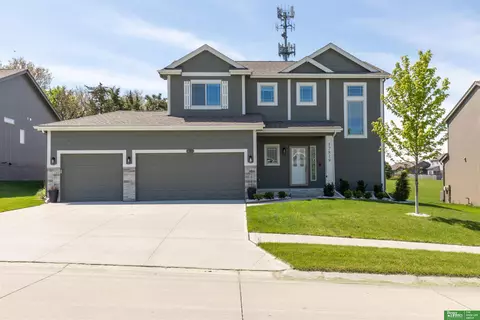 17819 Camden Ave, Omaha, NE 68116