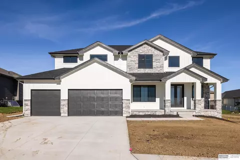 18412 Greenleaf St, Omaha, NE 68136