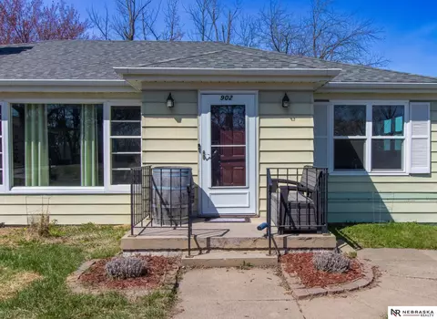 902 Bellevue Blvd S, Bellevue, NE 68005