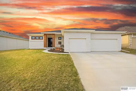 17613 Scott St, Bennington, NE 68007