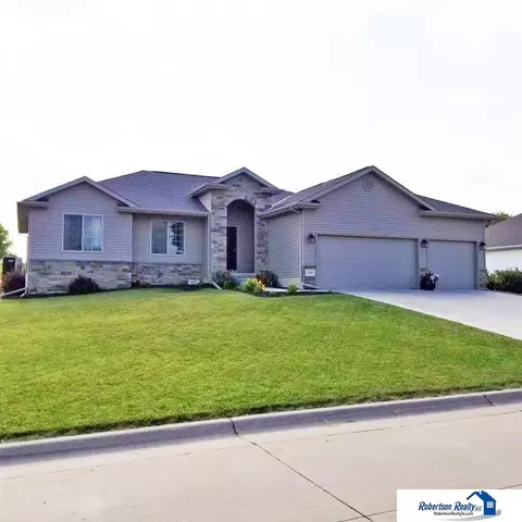 1561 Doyle Ln, Beatrice, NE 68310