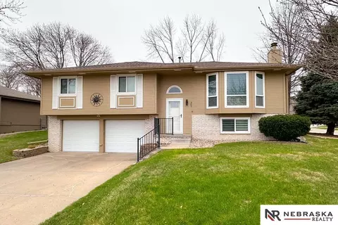 307 W Gold Coast Rd, Papillion, NE 68046