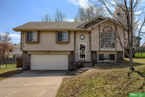3309 Jason Dr, Bellevue, NE 68123