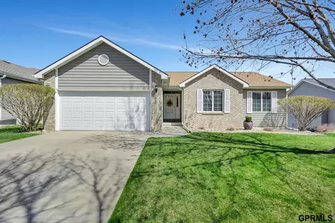 5916 S 81st St, Lincoln, NE 68516