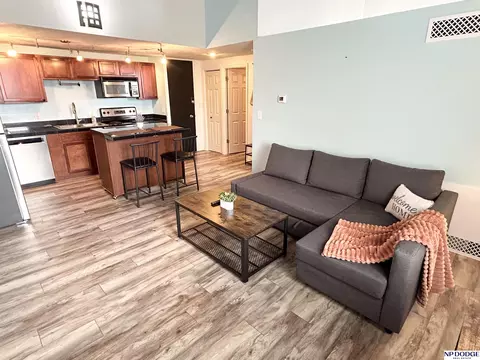 105 N 31 Ave #804, Omaha, NE 68131