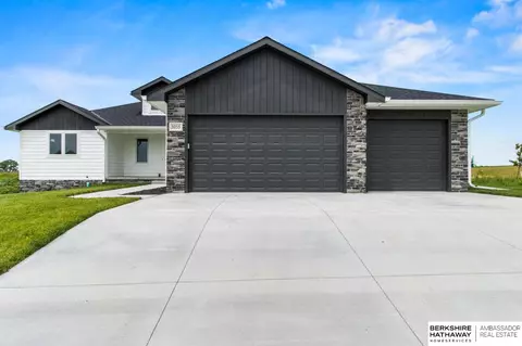 3055 Southern Hills Dr, Blair, NE 68008