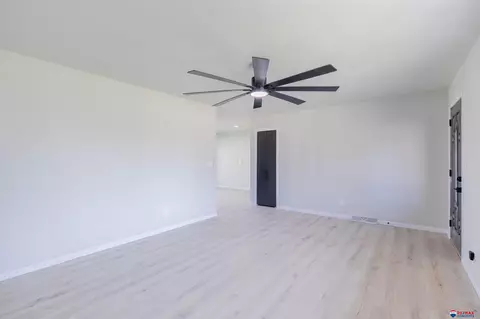 1716 Pleasant View Ave, Beatrice, NE 68310 photo 3