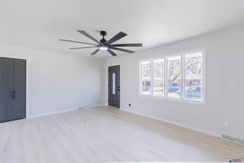 1716 Pleasant View Ave, Beatrice, NE 68310 photo 4