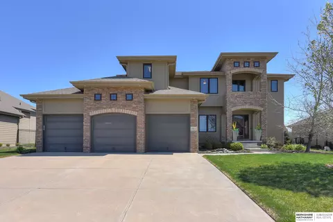 10611 S 188th St, Omaha, NE 68136