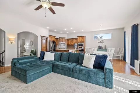 7645 Leawood St, Papillion, NE 68046