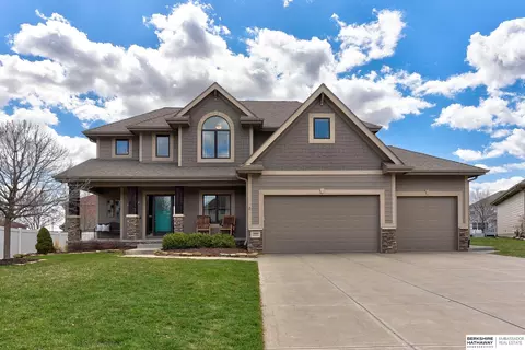 19459 Washington Cir, Omaha, NE 68135