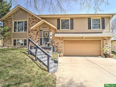 15337 Davenport Cir, Omaha, NE 68154