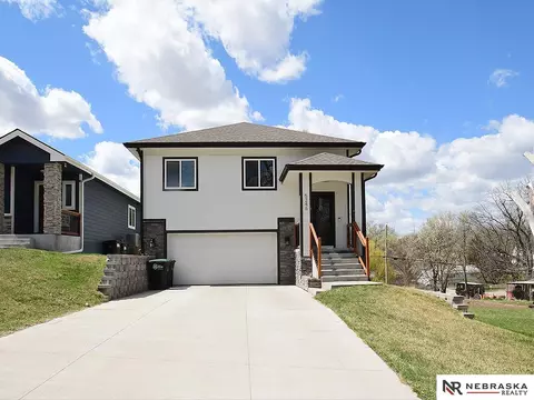 5246 S 50th St, Omaha, NE 68117