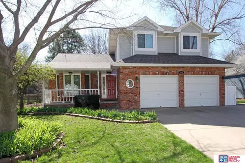 4621 Fir Hollow Ln, Lincoln, NE 68516