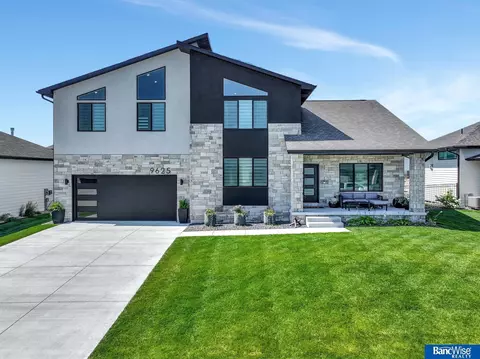 9625 Toma Rd, Lincoln, NE 68526