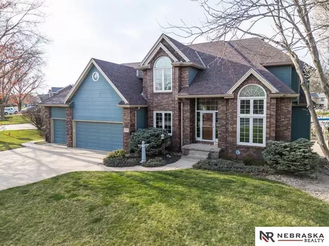 7808 Maui Cir, Papillion, NE 68046