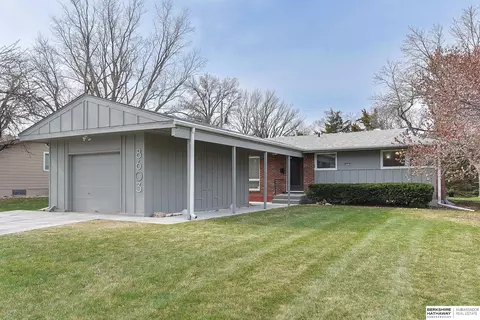 8603 Templeton Dr, Omaha, NE 68134