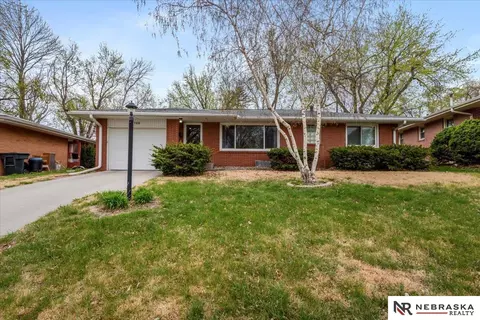 2740 Austin Dr, Lincoln, NE 68506
