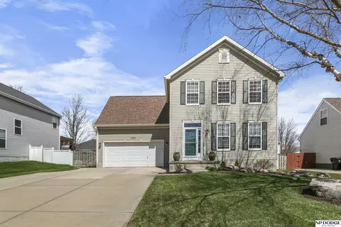 19816 Acorn Dr, Gretna, NE 68028