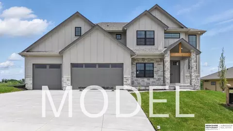 10963 S 102nd St, Papillion, NE 68046