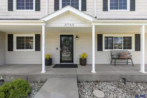 3742 S 83rd Street Cir, Lincoln, NE 68506