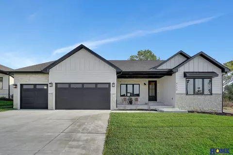 9130 Triana Ct, Lincoln, NE 68520