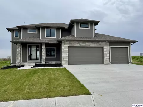 12722 Glenn St, Papillion, NE 68046