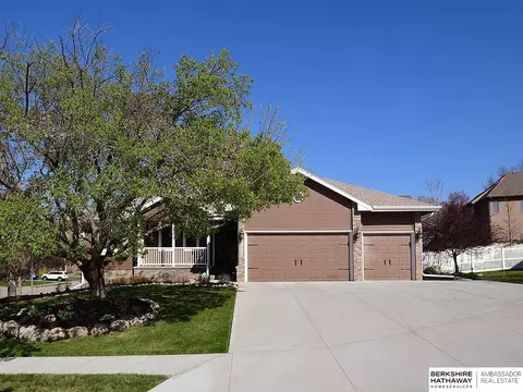 17622 Adams Cir, Omaha, NE 68135