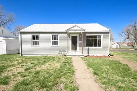 1435 Idaho St, Superior, NE 68978