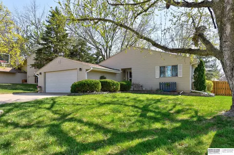14829 Parker Plz, Omaha, NE 68154