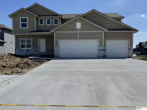 19815 Willow St, Gretna, NE 68028