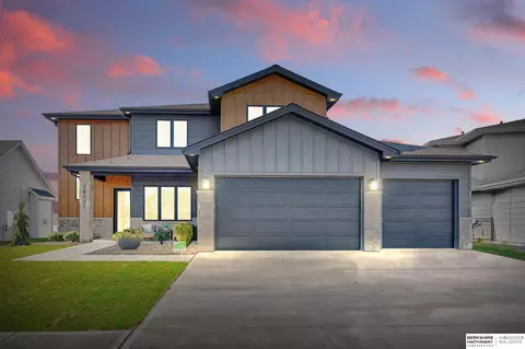 28551 Jessie Cir, Valley, NE 68064