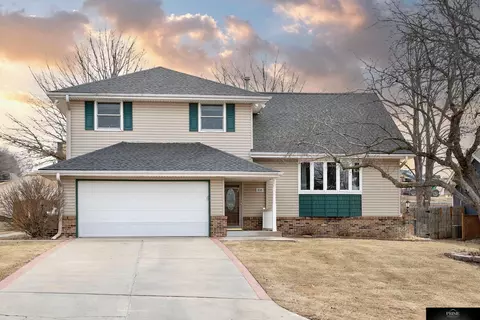 3025 S 80 St, Omaha, NE 68124