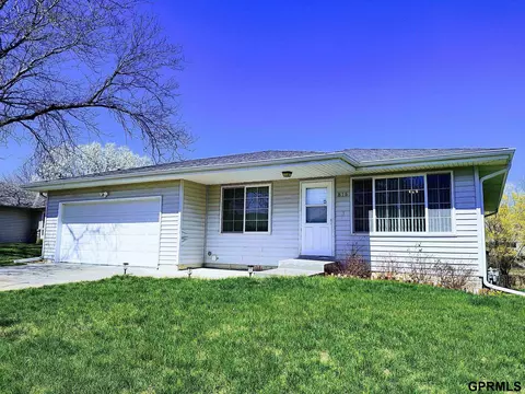 816 W Burt Dr, Lincoln, NE 68521