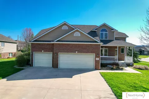 6854 Ridge Point Rd, Lincoln, NE 68512